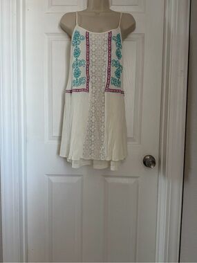 Flying Tomato Embroidered Boho Dress with Lace and crochet size small